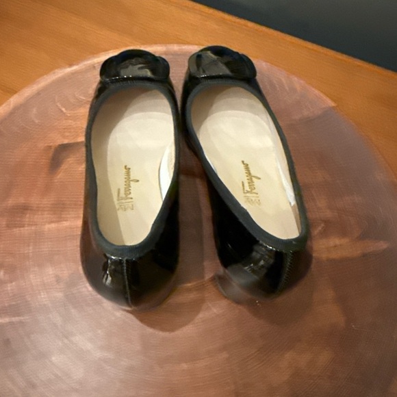 Salvatore Ferragamo Pumps Size 7  6.5? BLK Enamel Leather - Picture 9 of 16